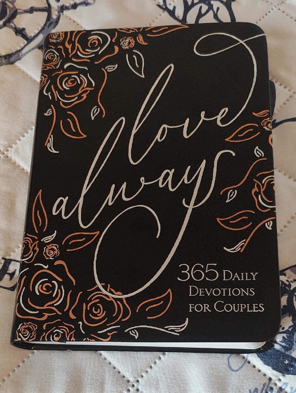 SPRING READING: LOVE ALWAYS 365 DAY DEVOTION FOR COUPLES